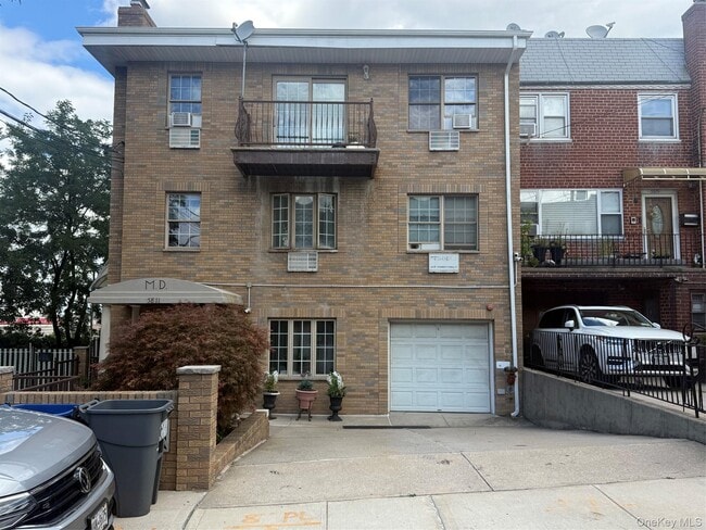 Building Photo - 58-11 84th Pl