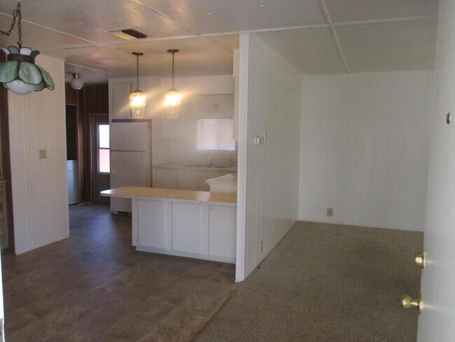 Building Photo - 848 S Lyon Ave