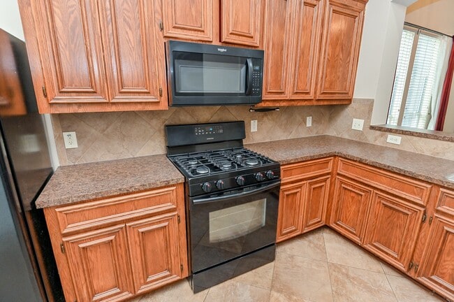 Building Photo - 2106 Castle Gardens Ln