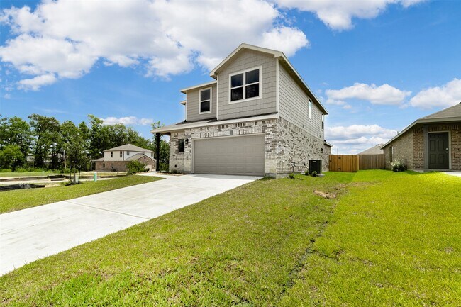 Building Photo - 8205 Red Spruce St