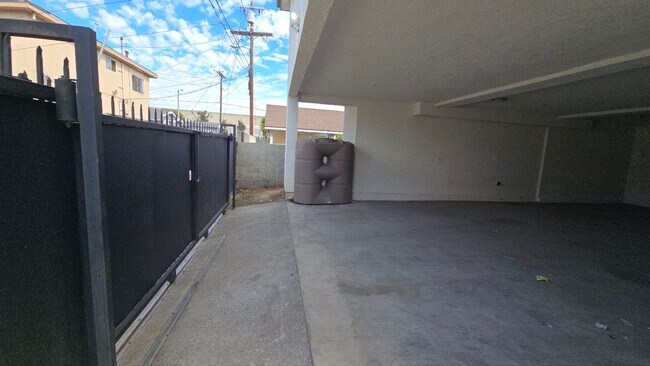 Building Photo - 71(439)