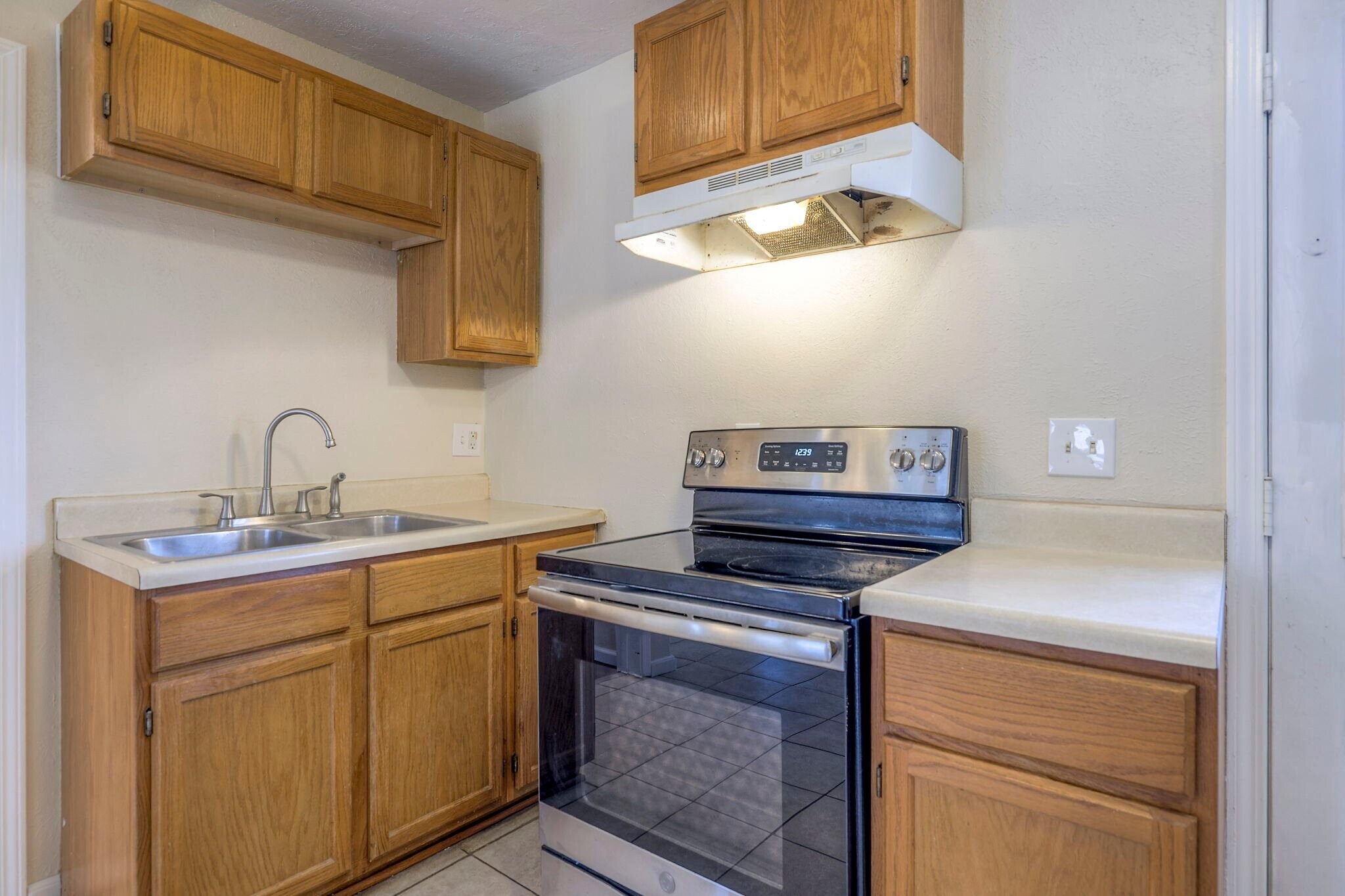 Building Photo - 709 N Woodland St