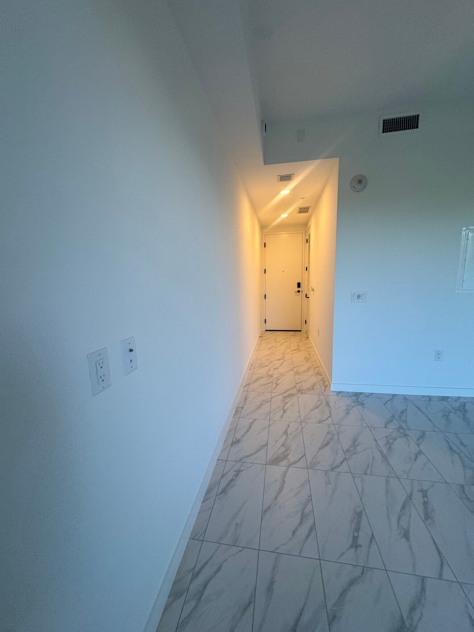 Building Photo - 16051 W Dixie Hwy