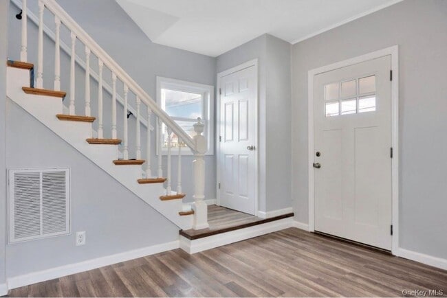 Building Photo - 178 N Ocean Ave