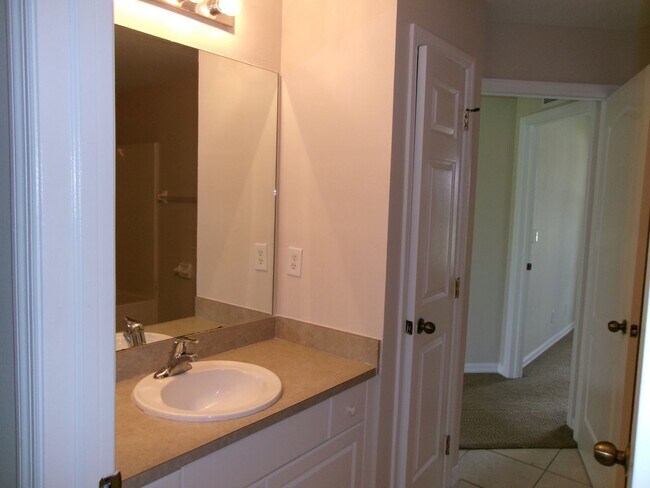 Building Photo - Convenient 3/2/2 to Pine Island and Del Prado
