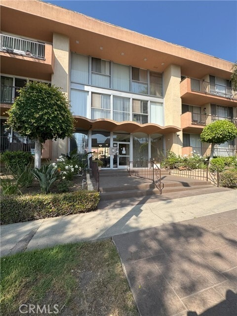 Building Photo - 805 Glenway Dr