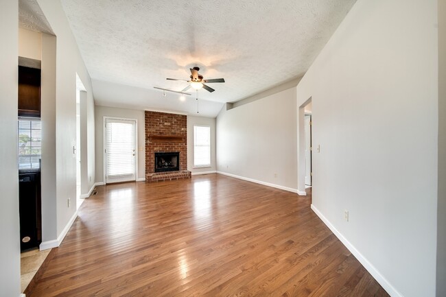 Building Photo - 133 Cloverfield Ct
