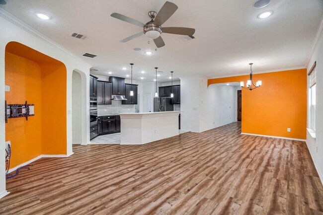 Building Photo - 516 Ayinger Ln