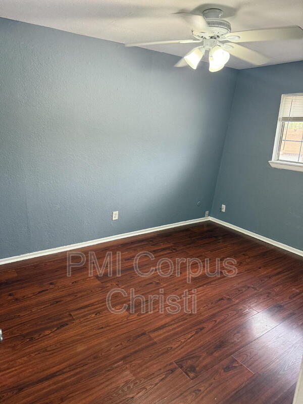 Building Photo - 5001 Meandering Ln