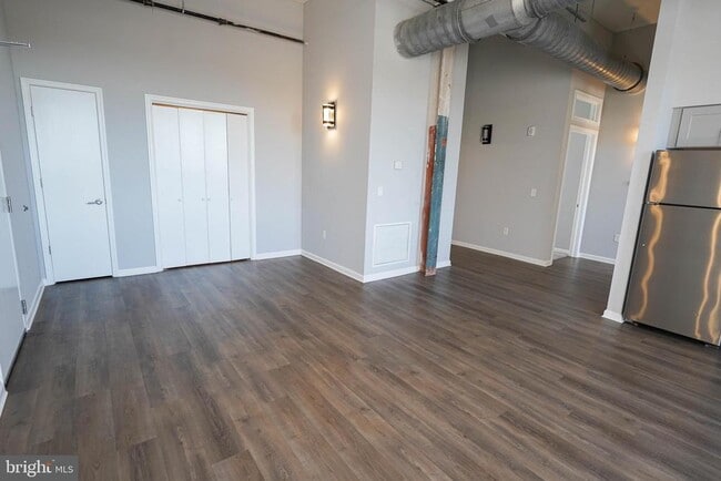 Building Photo - 218 W Main St