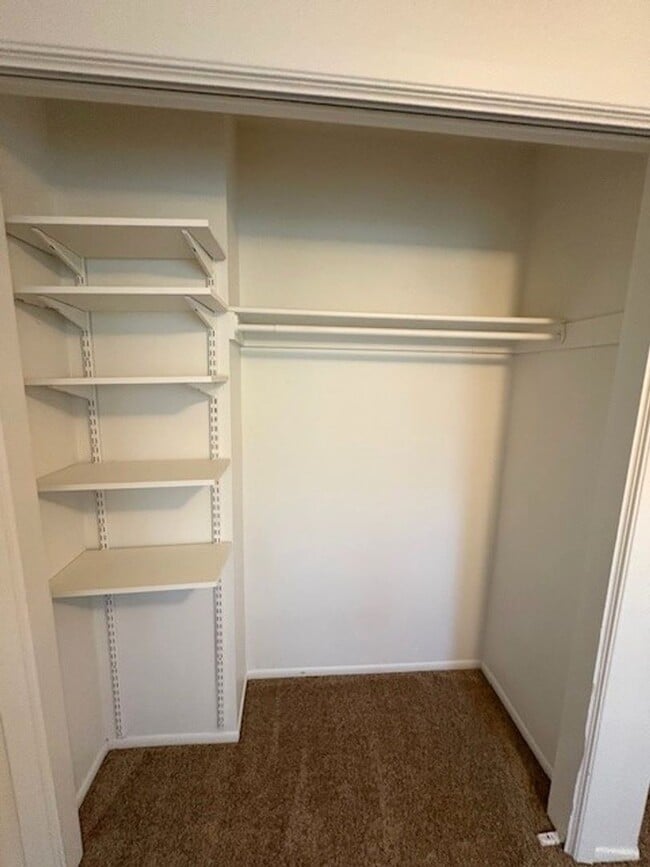 Building Photo - 3 Bedroom Townhome in Sandy!