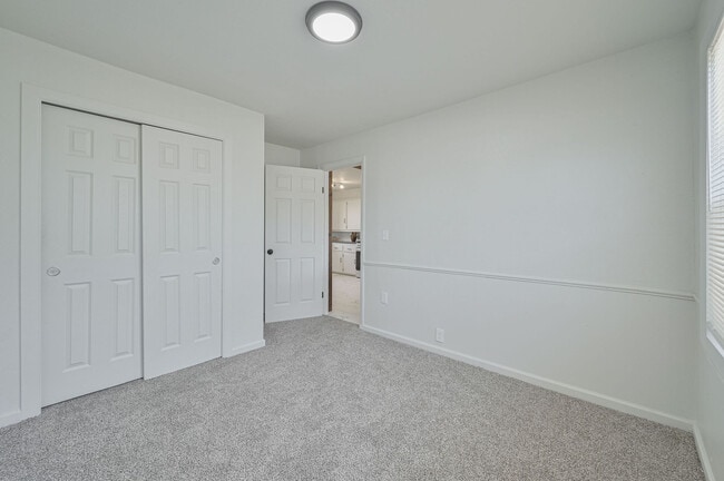 Building Photo - 4013 Mallard Dr