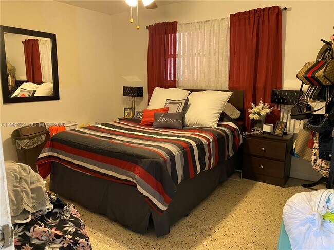 Building Photo - 420 NW 12th Ave