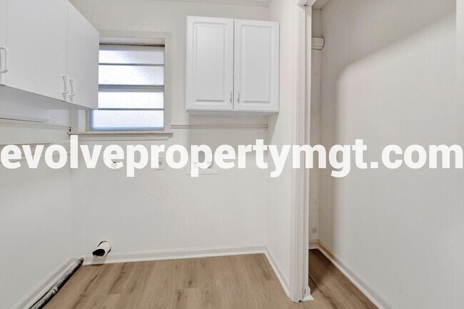 Building Photo - 1260 Cherrydale Cove