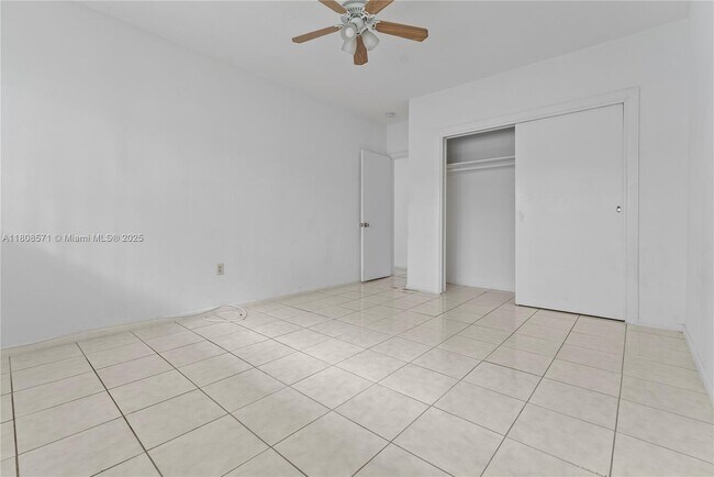 Building Photo - 1165 Marseille Dr