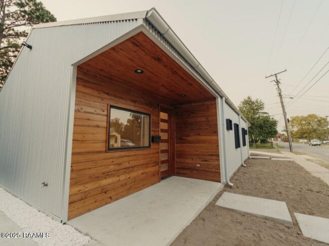 Primary Photo - 700 S St Antoine St