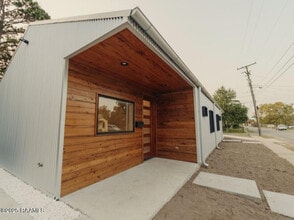 Building Photo - 700 S St Antoine St