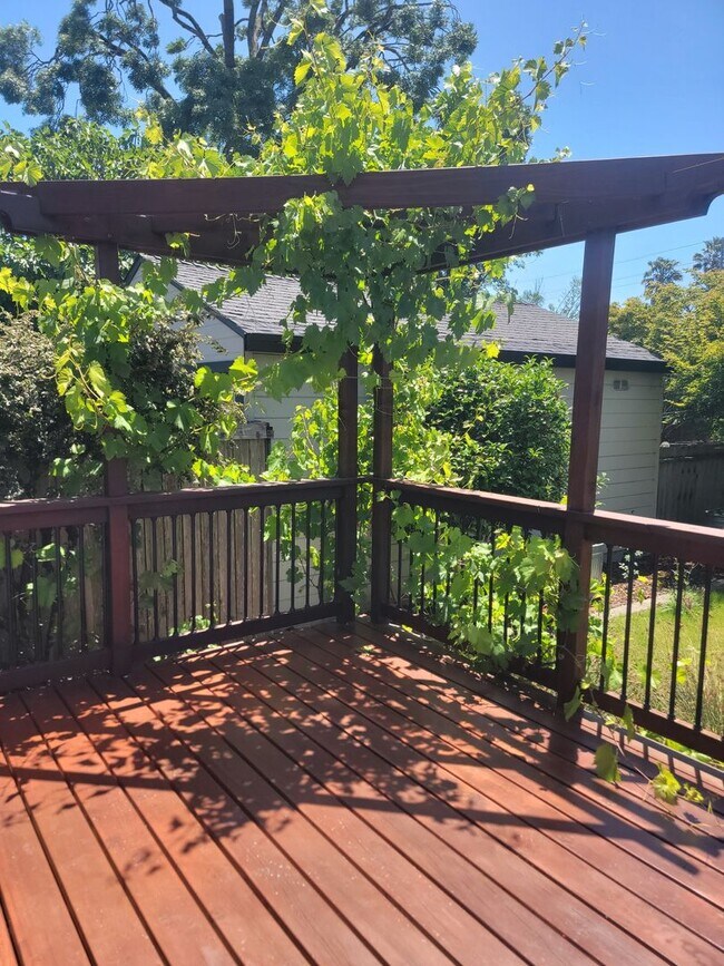 Building Photo - Charming 2-Bed, 2-Bath with Modern Touches...