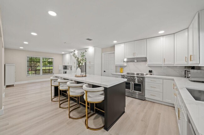 Building Photo - 864 Whippoorwill Row