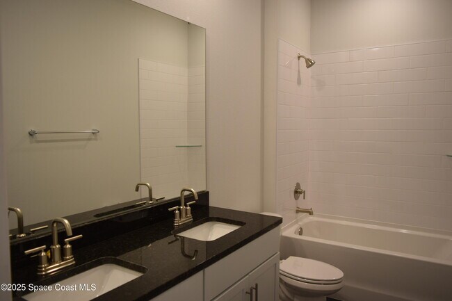 Building Photo - 3143 Fullerton Ave