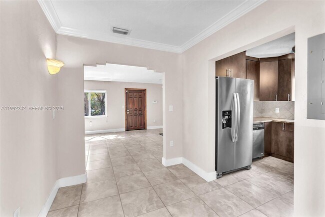 Building Photo - 2537 SW 15th St