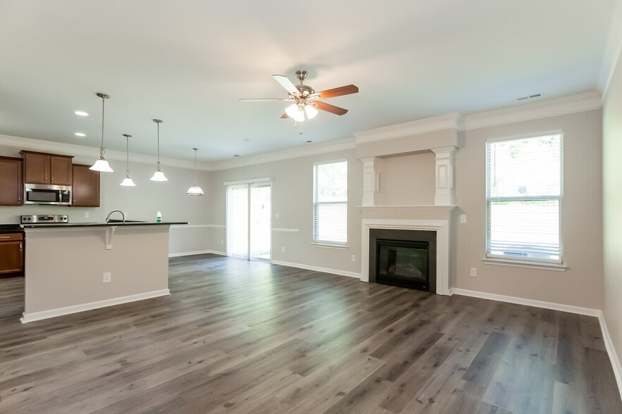 Building Photo - 927 Rook Rd