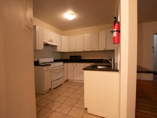 Building Photo - 62 Egmont St