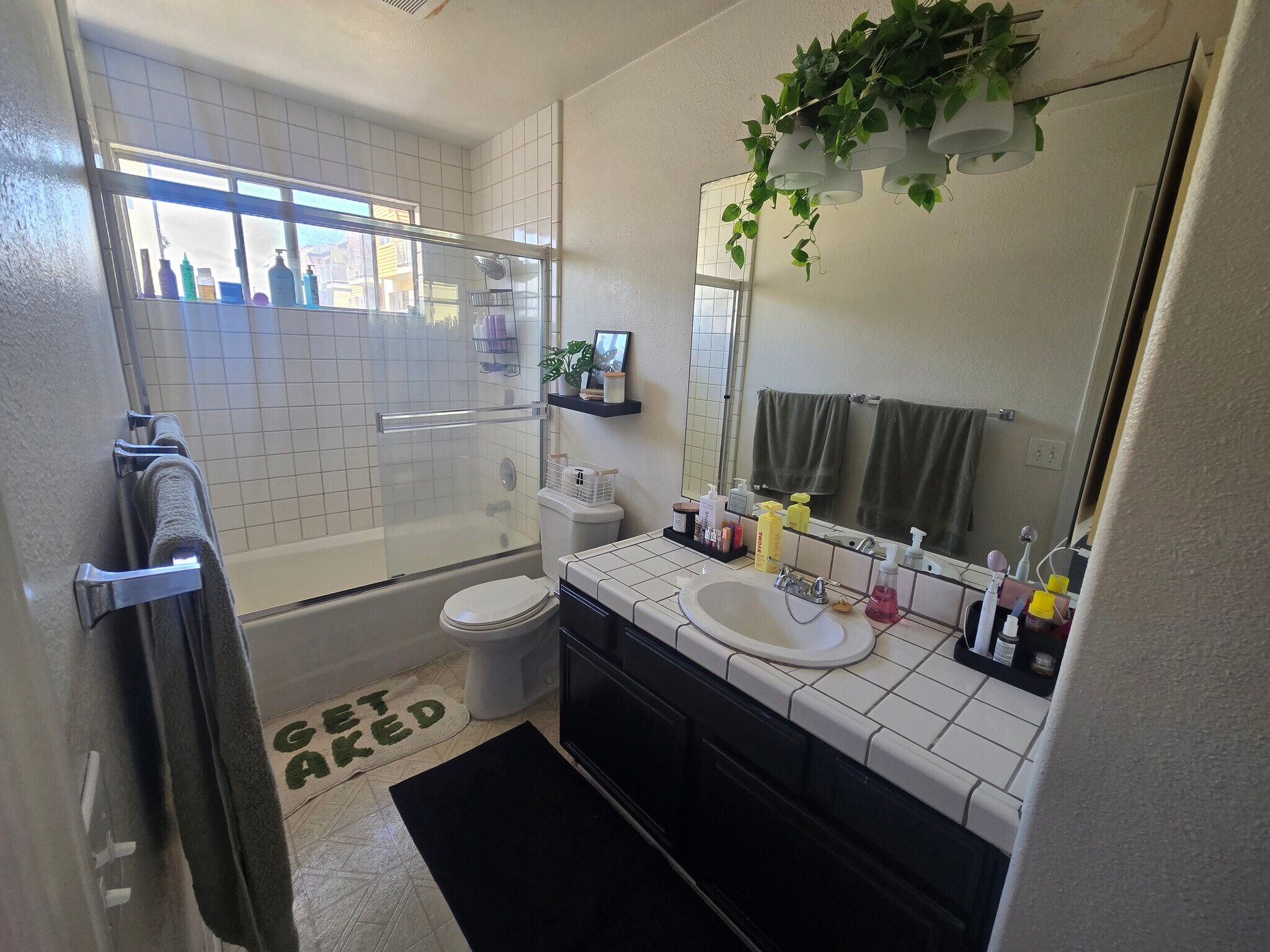 Private on-suite master bathroom - 1668 Grand Ave