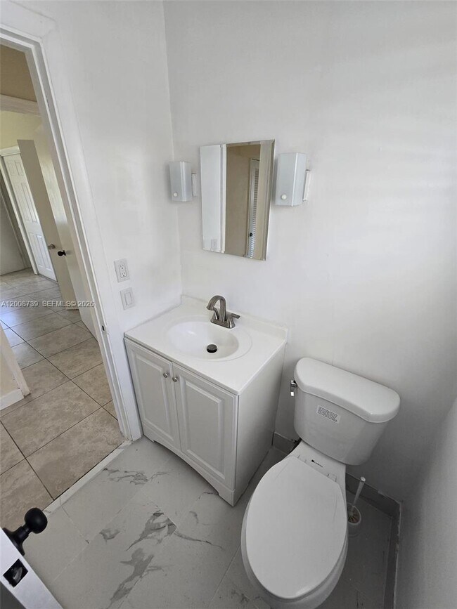 Building Photo - 2511 Plunkett St