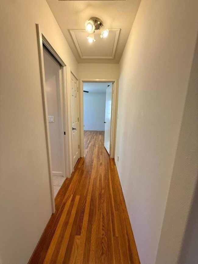 Building Photo - 666 Hope St