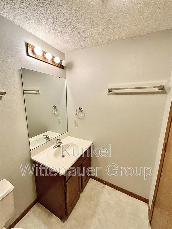 Building Photo - 7 S Cherry Hills