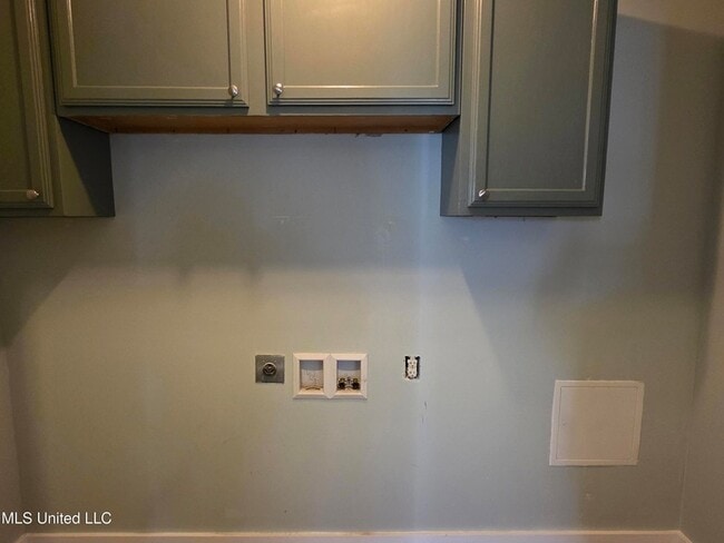 Building Photo - 412 Robert St