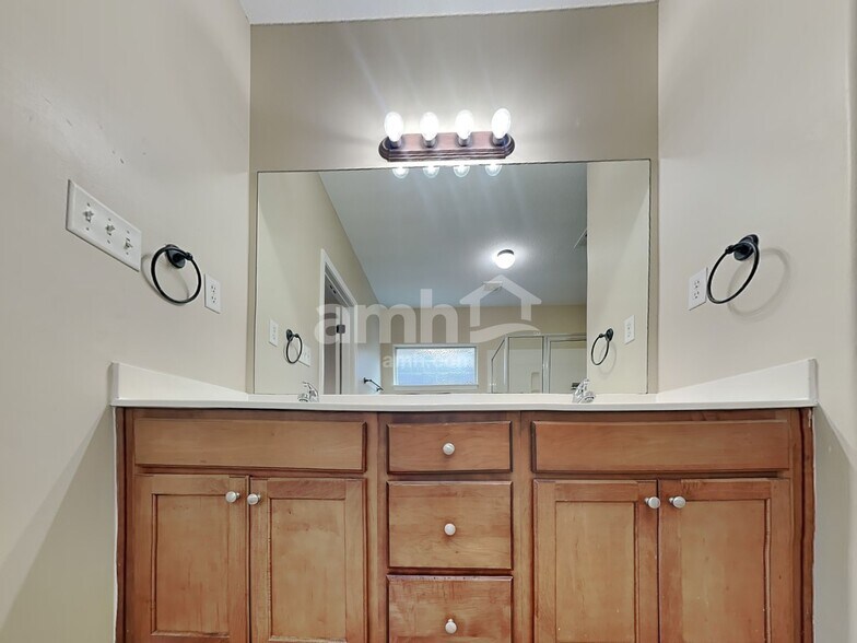 Building Photo - 7411 Appling Rain Dr