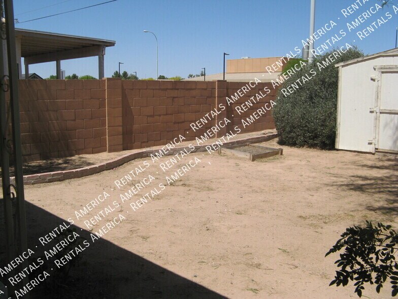 Building Photo - 8536 W Dahlia Dr