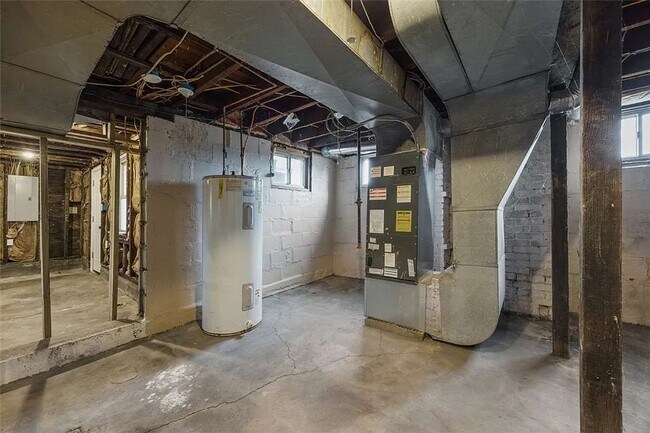 Building Photo - Beautiful 3 bedroom, 2 full bathroom home for rent in the Oakland area AVAILABLE NOW!