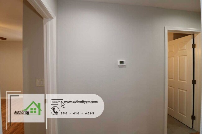 Building Photo - 1366 Magnolia Ave