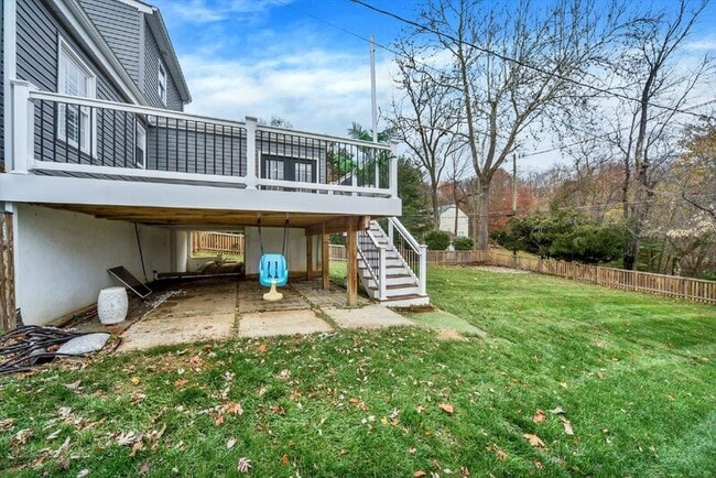 Building Photo - 10523 Howard Ave