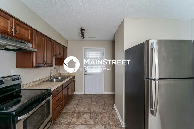 Building Photo - 3 Bedroom Pet-Friendly Home in Louisville, KY with Main Street Renewal