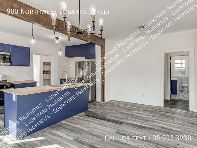 Building Photo - 900 NW Eubanks St