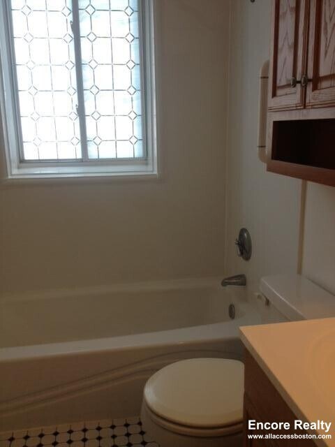 Building Photo - 8 Kittredge St