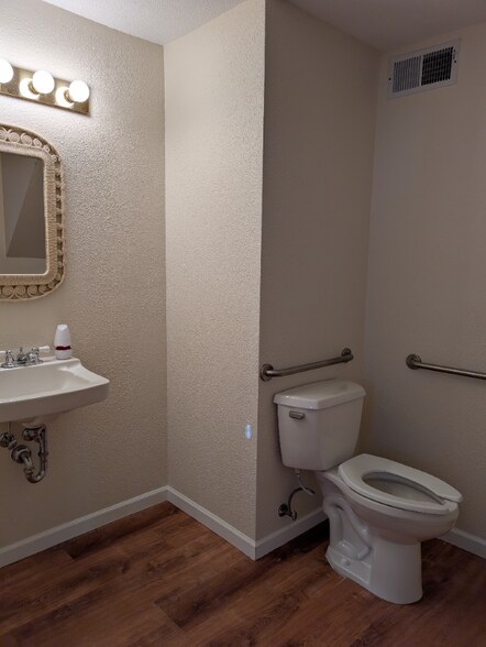 Building Photo - 3637 S Clement Ave