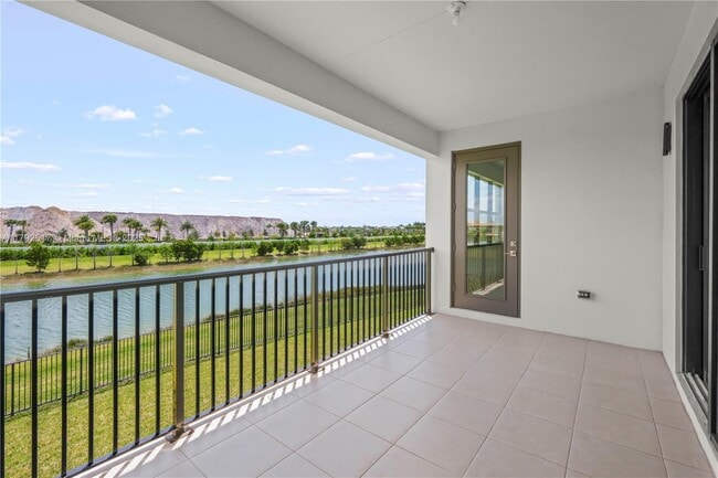 Building Photo - 12865 Wingspan Ct