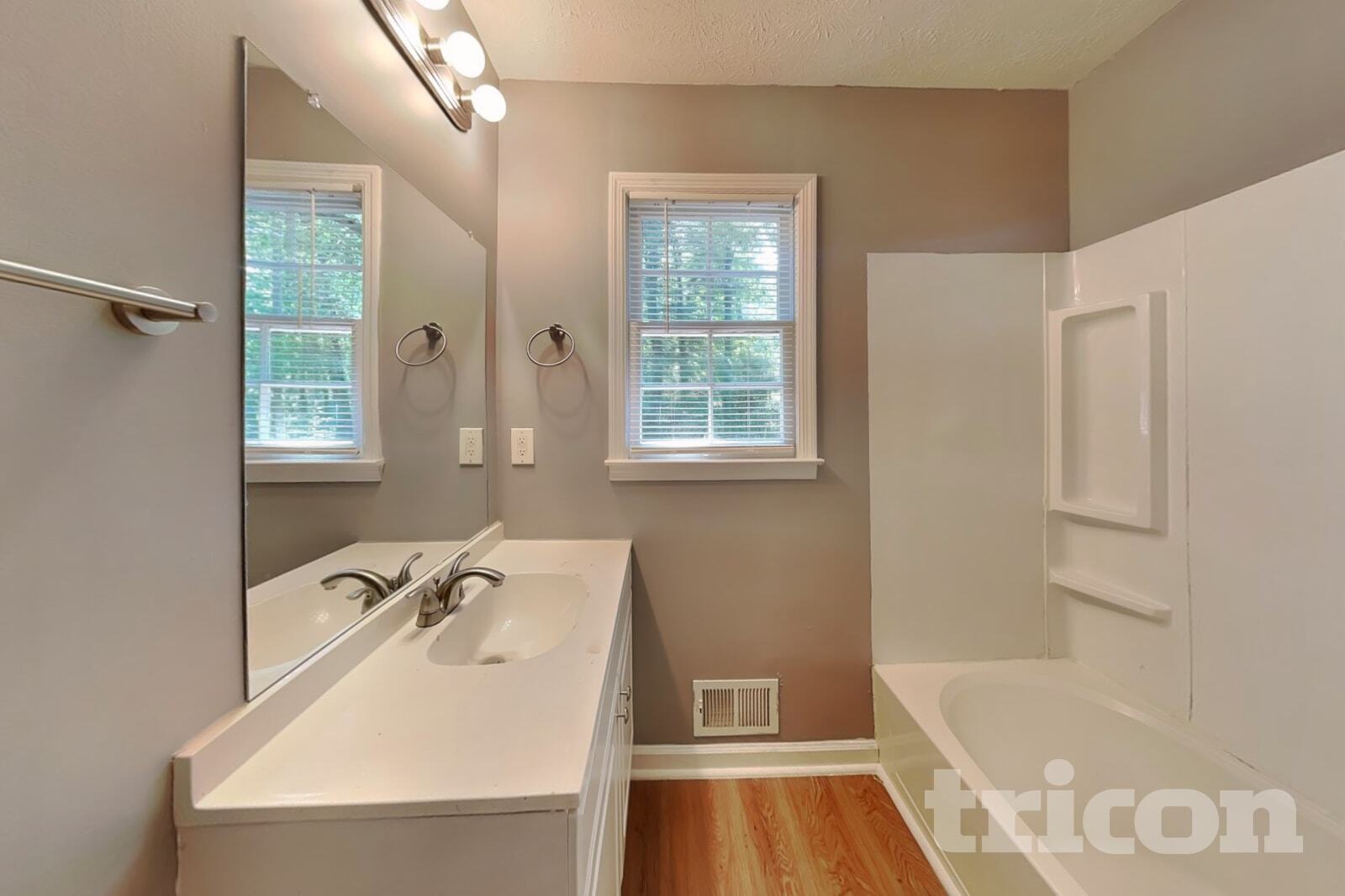 Building Photo - 847 Raintree Way SE