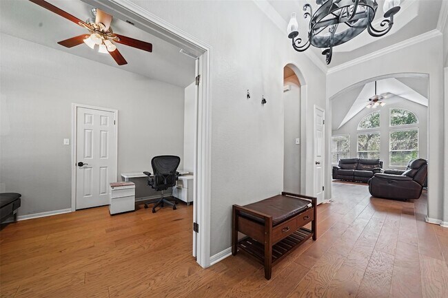 Building Photo - 1209 Horseback Hollow