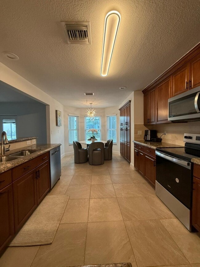 Building Photo - 2400 Seaford Dr