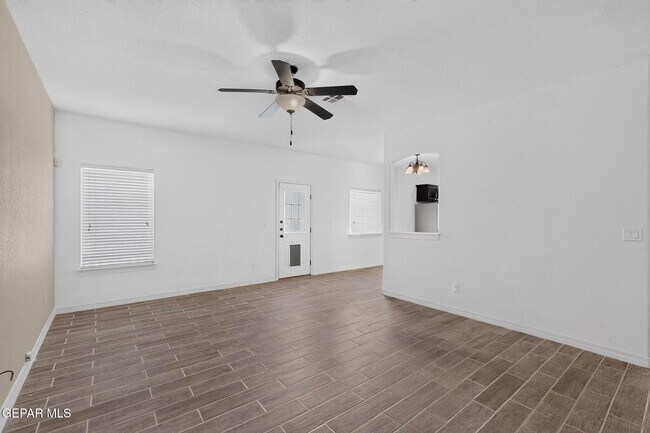 Building Photo - 14613 Sunny Land Ave