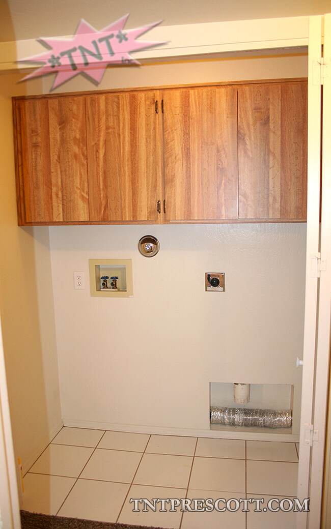 Building Photo - 4601 N Carla Vista Dr