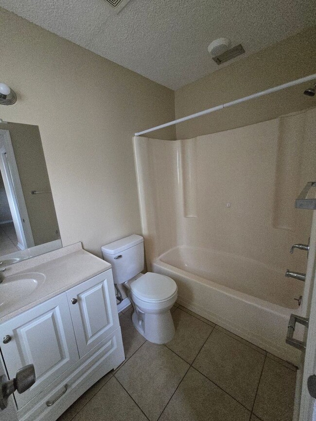 Building Photo - Three bedroom two bath home