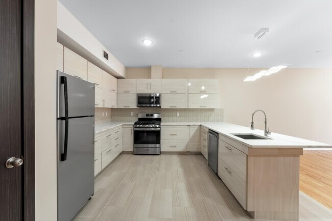 Building Photo - 65-67 Storms Ave