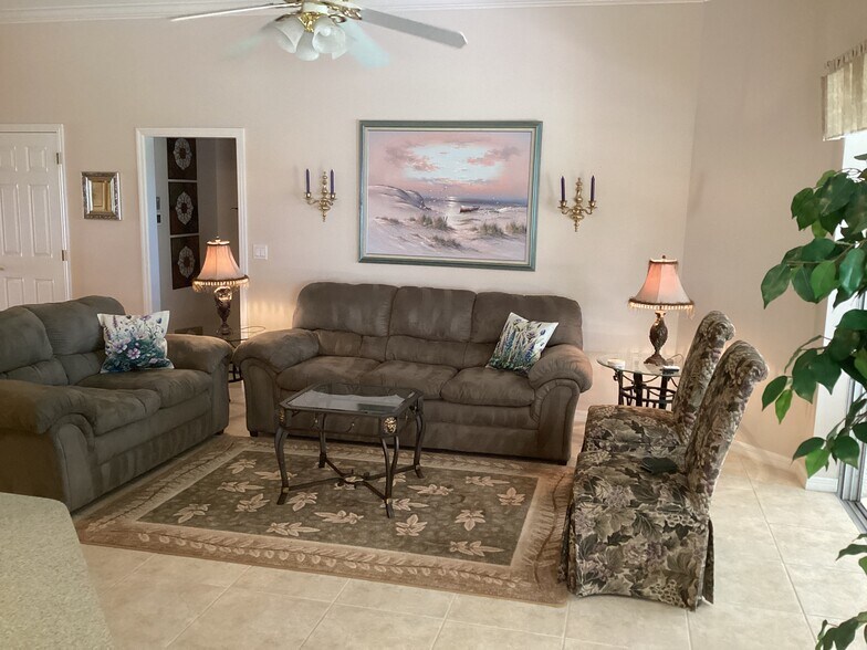 Building Photo - 9201 Independence Way